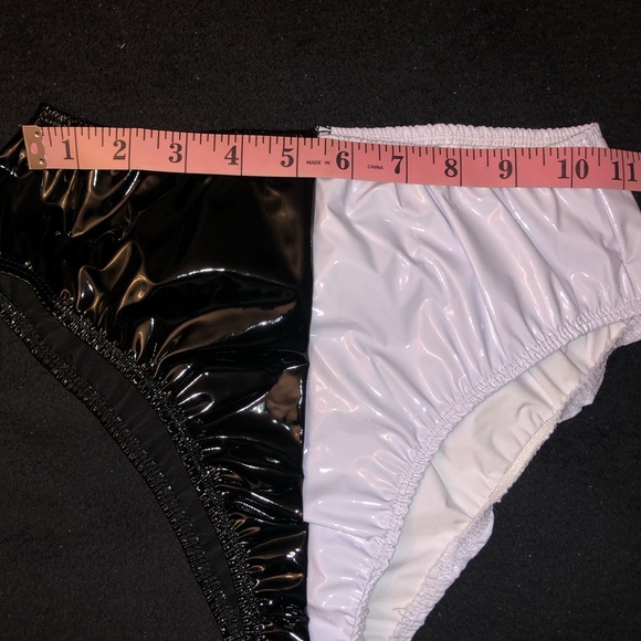 Black and White Highwaisted Booty Short - Picture 9 of 11